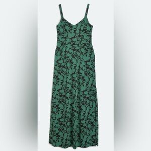 41 HAWTHORN | Beatriz Maxi Green. Dress With Slide Slit